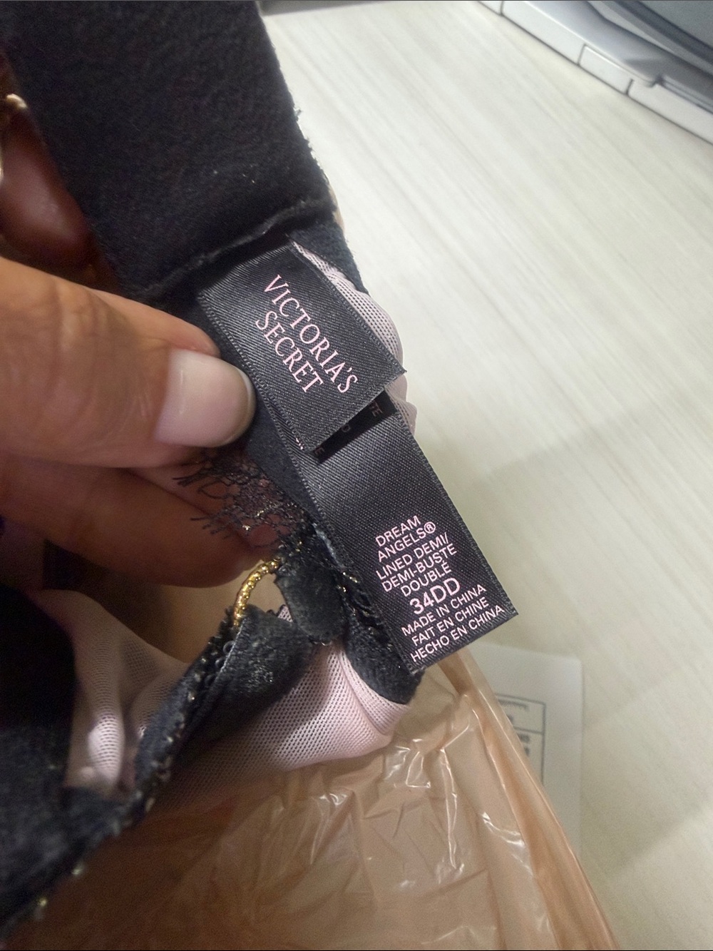 Victoria's Secret Dream Angels Lined Demi Bra with Black Lace Overlay - Picture 12 of 13